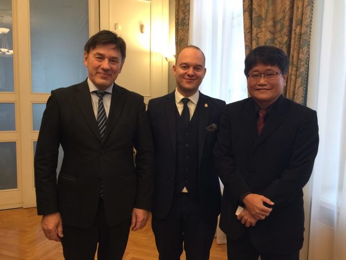 From left – Vytautas Magnus University Rector, Professor Juozas Augutis, Baltic & South – East Asian Chamber of Commerce president Lukas Puidokas